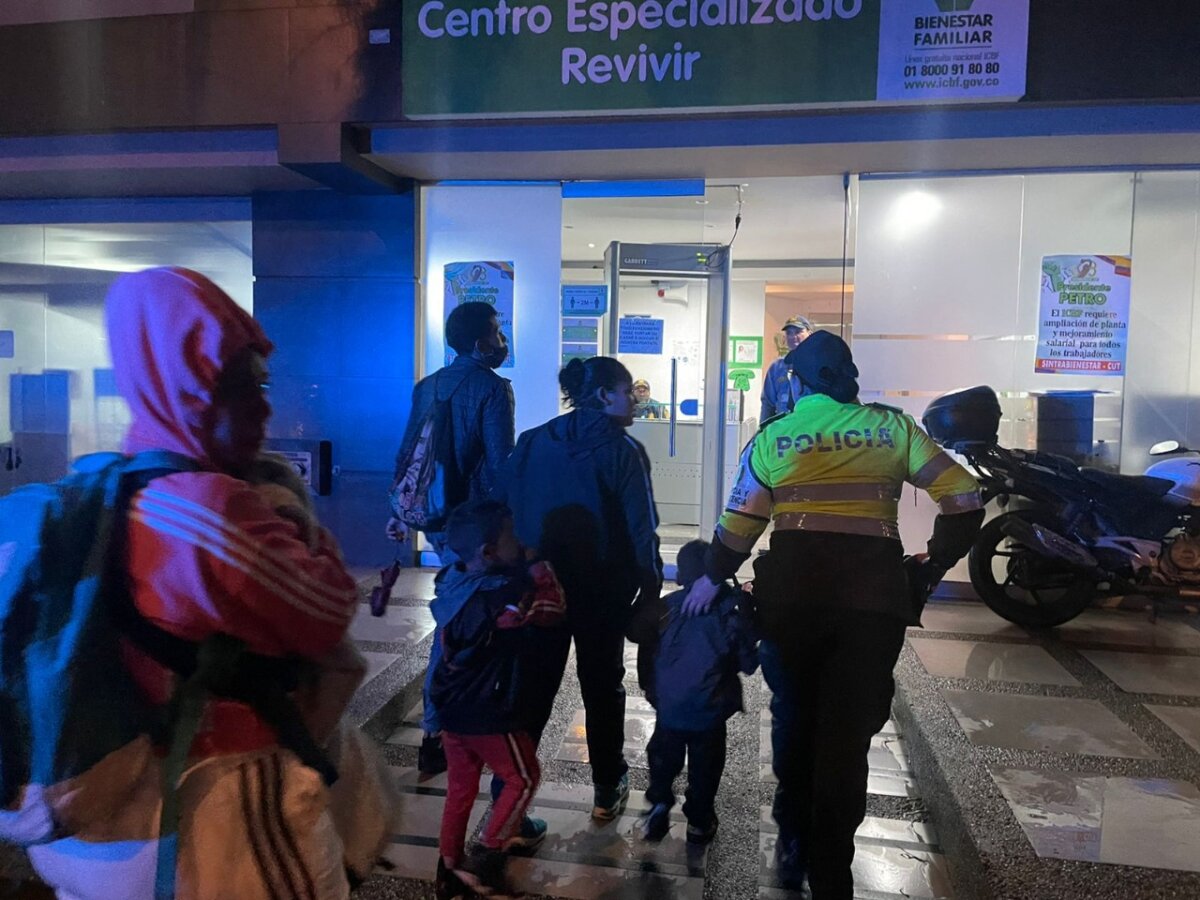 Rescatan a 20 menores de la mendicidad y trabajo infantil en Bogotá 1 Rescatan a 20 menores de la mendicidad y trabajo infantil en Bogotá Durante un recorrido por varias localidades de Bogotá, las autoridades rescataron este sábado a 20 menores de edad, 9 colombianos y 11 de venezolanos, encontrados en actividades de mendicidad y trabajo infantil.