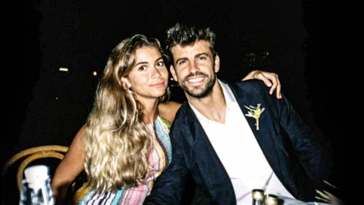 Clara Chía, la novia de Piqué, anda con la 'depre' La que no la está pasando nada bien por estos días, tras el lanzamiento de 'Monotomía', es Clara Chía, a tal punto que los medios españoles aseguran que está sumida en una profunda depresión.