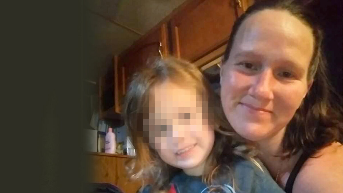 Desalmada madre le quitó la vida a su hija de tan solo 5 años Llevada por el infierno que vivía en su mente, Melissa Towne le quitó la vida a sangre fría a su propia hija porque "era malvada y ya no quería lidiar con ella".