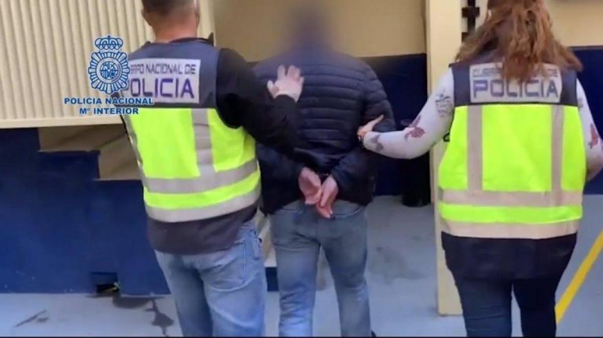 El tóxico: llamó mil veces en un día a su ex y lo arrestaron por acoso Desesperado y cansado, un hombre tuvo que denunciar a su expareja por acoso, pues el tóxico estaba enloquecido y no lo dejaba en paz.