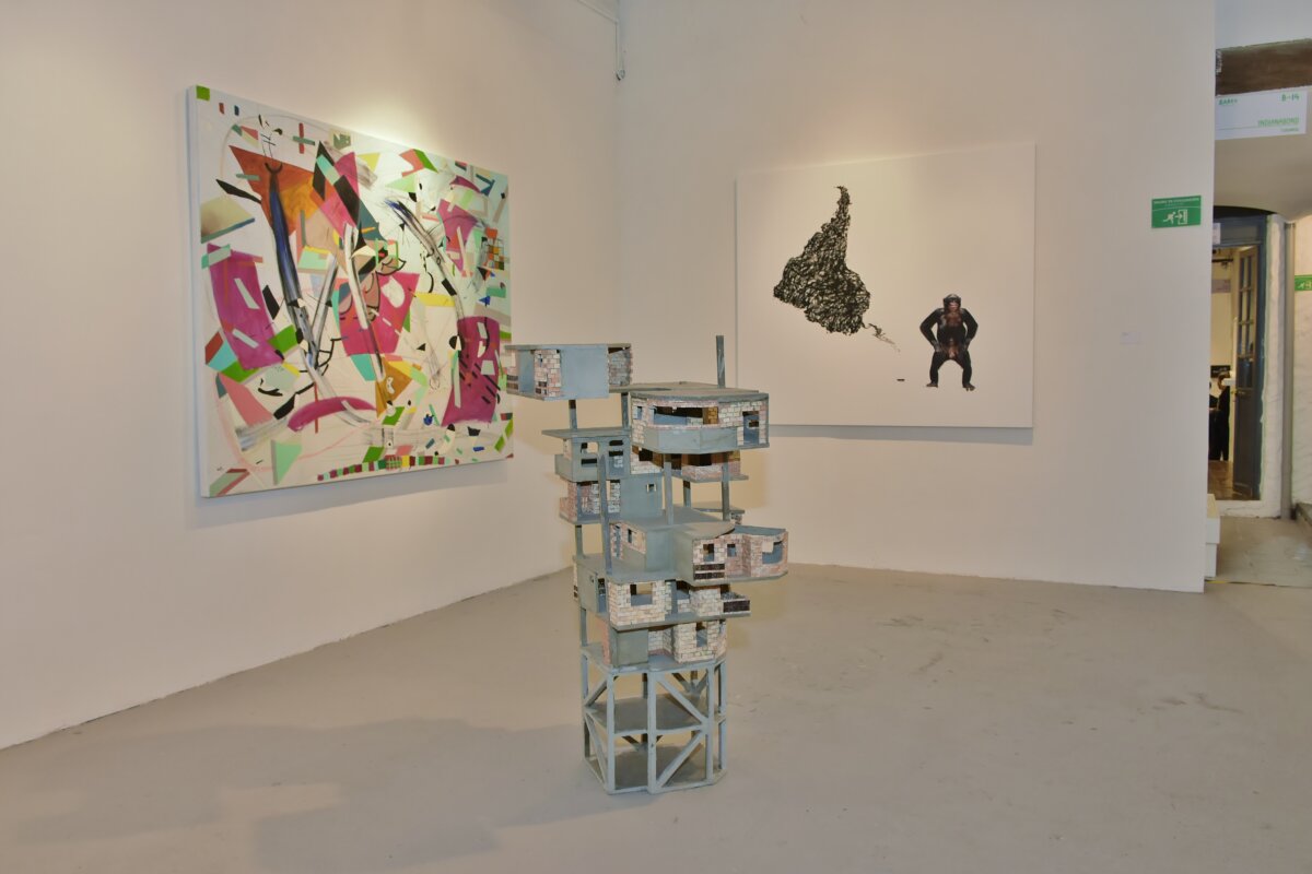 Empezó la temporada de arte contemporáneo en Bogotá 1 Empezó la temporada de arte contemporáneo en Bogotá Arrancó la temporada de arte contemporáneo en Bogotá, de regreso a la presencialidad, con tres momentos claves, con una identidad propia y un objetivo, acercar a los colombianos a las distintas manifestaciones del arte en la actualidad.