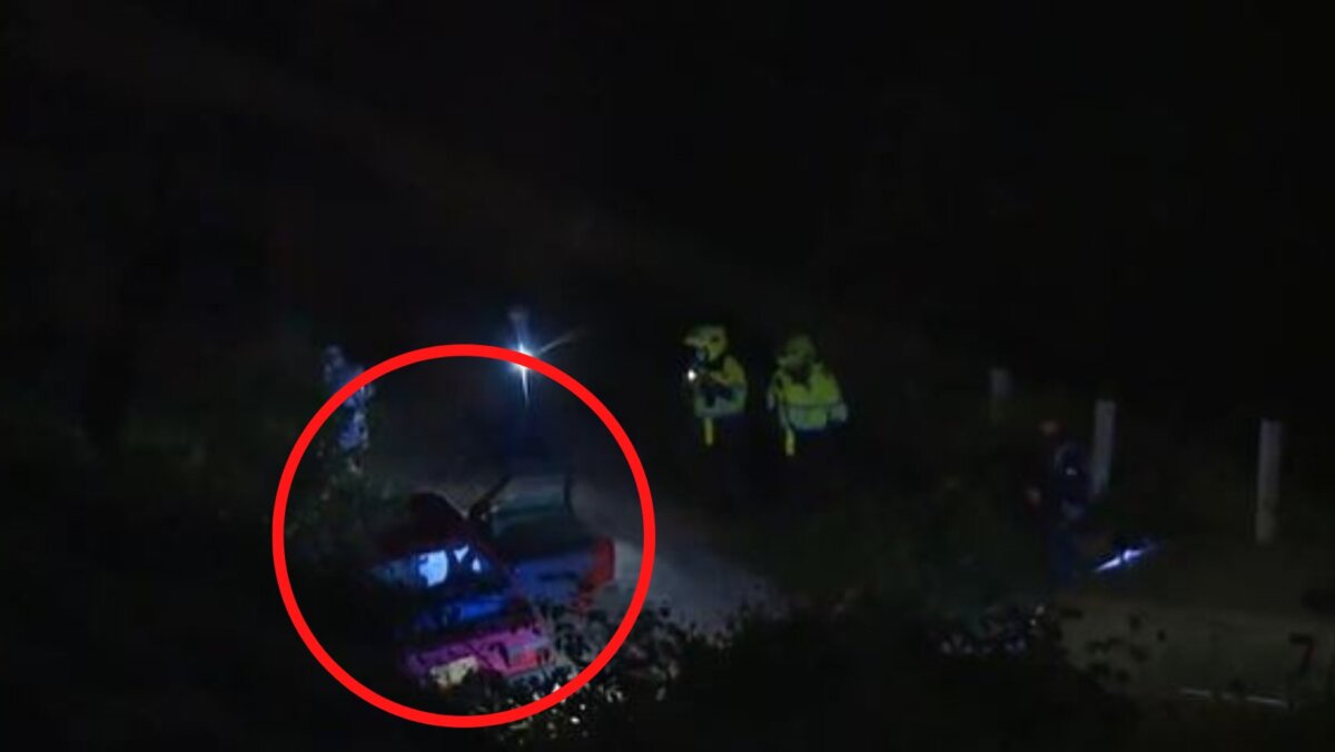 Macabro: encuentran cadáver de mujer dentro de un carro en Usme 1 Macabro: encuentran cadáver de mujer dentro de un carro en Usme En Bogotá siguen encontrando cuerpos sin vida. En la madrugada de este jueves las autoridades hallaron un auto de color rojo abandonado en medio de la calle, pero al inspeccionarlo se llevaron tremenda sorpresa: en la parte trasera estaba envuelto en unas sábanas el cadáver de una mujer.