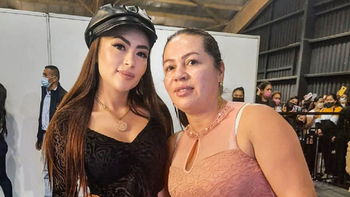 La rejuveneció: 'Epa Colombia' le mandó a hacer cambio extremo a su mamá "Quedó de 30", la influenciadora 'Epa Colombia', por medio de sus historias de Instagram, reveló que le mandó a hacer varios arreglitos a su mamá y la rejuveneció.