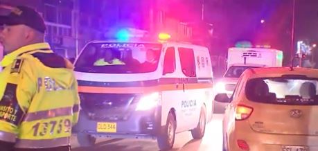 Fatal accidente en Kennedy: peatón fue arrollado por una moto y un taxi En la madrugada de este viernes se presentó un trágico accidente que dejó una persona fallecida y dos más lesionadas.