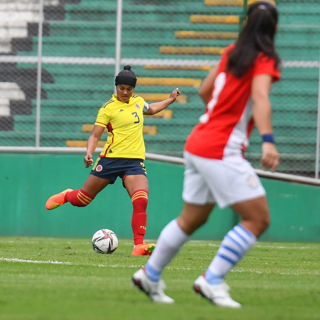 Las 'superpoderosas' vencieron a Paraguay La presión de las jugadoras de la tricolor hizo efecto en sus rivales, pues el equipo paraguayo tuvo varios errores que les cobró factura.