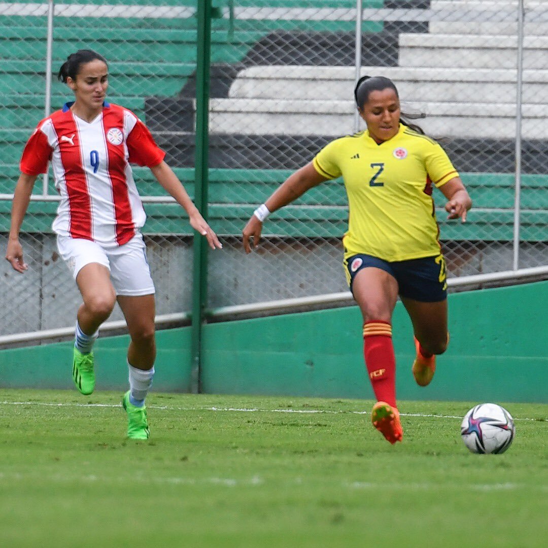 Las 'superpoderosas' vencieron a Paraguay La presión de las jugadoras de la tricolor hizo efecto en sus rivales, pues el equipo paraguayo tuvo varios errores que les cobró factura.