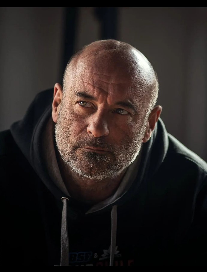La trágica muerte de un actor en parapente 1 La trágica muerte de un actor en parapente Germán Jones, actor argentino de 58 años, quiso vivir una de las experiencias más extremas de su vida, pero por desgracia terminó con su muerte.