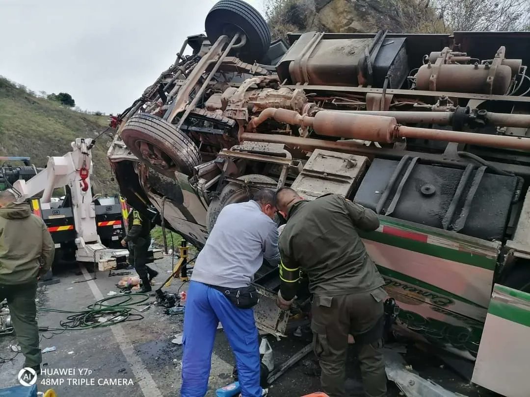 Tragedia en Nariño: 13 de los heridos en accidente tienen pronóstico reservado  Tras el terrible accidente de tránsito que se presentó este sábado, en la vía panamericana, 20 personas murieron y otras 15 resultaron heridas.