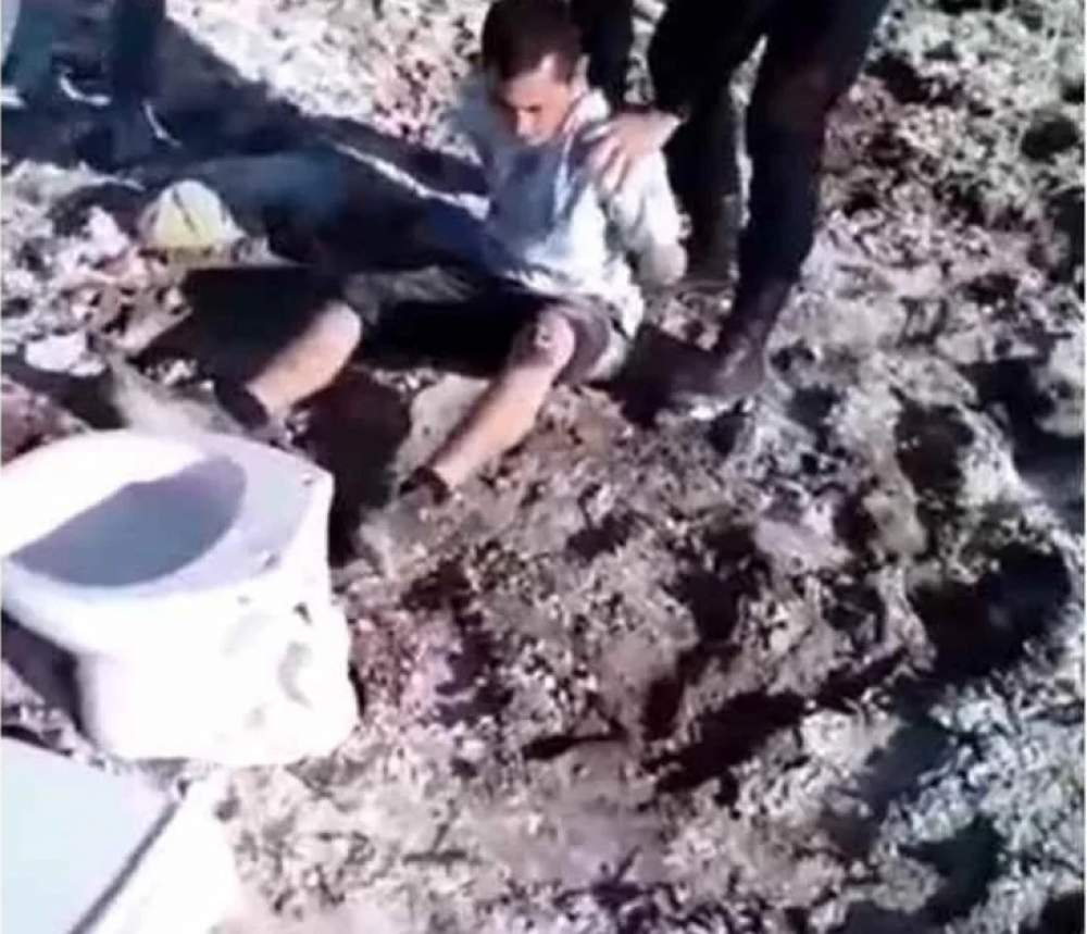 ¡Tremenda borrachera! Joven se robó dos inodoros de un bar Un joven de 20 años, luego de pegarse tremenda borrachera, se robó dos inodoros del bar donde estaba departiendo con algunos amigos. El sujeto, identificado como Lautaro Jorge Mondaca, en medio de su ebriedad decidió cometer el hurto.