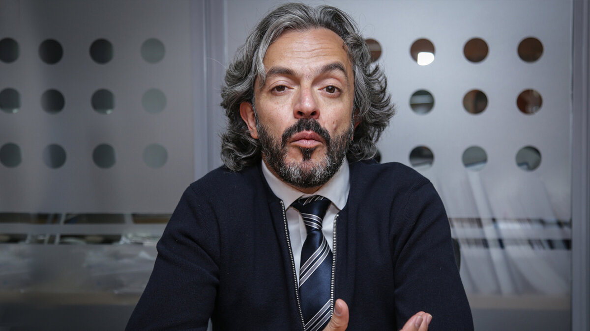 Exdirector del Dane será parte de un reconocido noticiero El exdirector del Dane, Juan Daniel Oviedo, alejarse un tiempo de los cargos públicos para, según se dice, aspirar a la Alcaldía de Bogotá en 2023, le dio un nuevo rumbo a su vida laboral y ahora será parte de un reconocido noticiero.