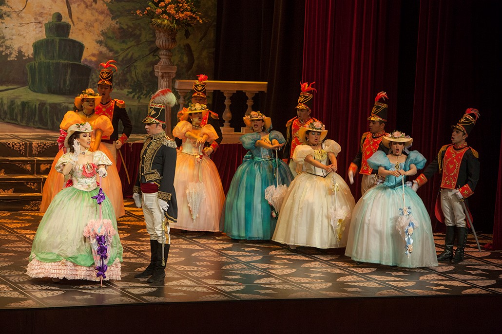 La temporada de teatro de Zarzuela lleva el otro mes a Bogotá &nbsp;Los más famosos fragmentos de obras únicas como 'Luisa Fernanda', 'La del Soto del Parral', 'La Leyenda del Beso', 'Gavilanes', 'Gigantes y cabezudos', entre algunos otros más, formarán parte de la Antología de la Zarzuela.
