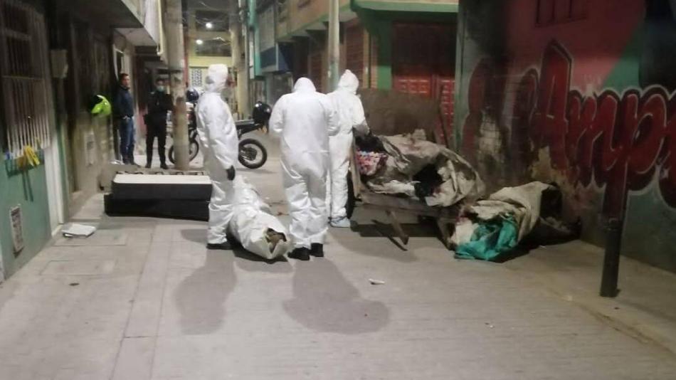 Las pruebas que 'ensuciaron' al teniente de Kennedy 1 Las pruebas que 'ensuciaron' al teniente de Kennedy Durante ocho meses uniformados de la Sijín investigaron de cerca al teniente Víctor Flechas, conocido como alias 'T', quien era el comandante del CAI Caldas (en Kennedy) por, presuntamente, tener nexos con la sanguinaria banda delincuencial del 'Tren de Aragua', a quien se le atribuyen al menos 25 homicidios perpetrados en Kennedy y Los Mártires.