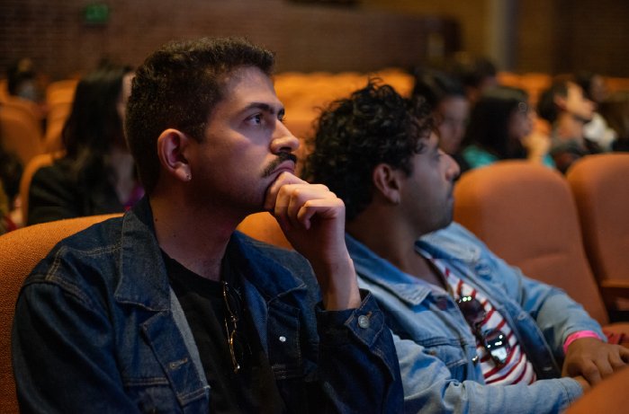 Le apuestan al futuro audiovisual colombiano 2 Le apuestan al futuro audiovisual colombiano A través de Semilleros Macondo, estrategia de formación y cualificación laboral de la Academia Colombiana de Cine, 400 jóvenes estudiantes de carreras técnicas y tecnológicas de toda Colombia participarán de mentorías académicas, y tendrán la oportunidad de vincularse laboralmente, con el apoyo del Fondo Amazon, en empresas o proyectos del sector audiovisual.