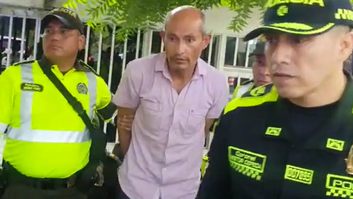 Legalizan captura de Gabriel Enrique por homicidio agravado El juez decretó la legalidad del procedimiento de captura contra Gabriel Enrique González, por ser el presunto asesino de su hijo, de tan solo cinco años de edad y quien fue hallado muerto en un hotel de Melgar, Tolima.