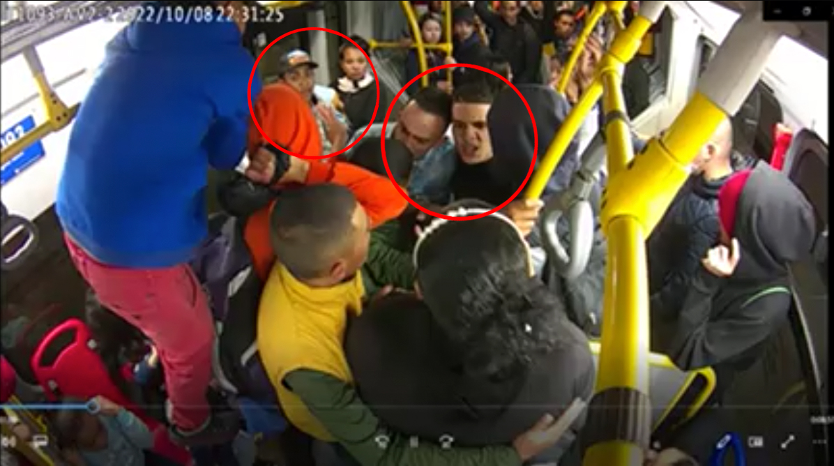 Los años que podría pagar el homicida del menor asesinado en TM Mientras se espera la próxima audiencia contra Gustavo Adolfo Agamez, acusado de haberle quitado la vida al menor Juan Esteban Alzate al interior de un TransMilenio la noche del pasado 8 de octubre, la incertidumbre respecto al futuro del caso sigue aumentando.
