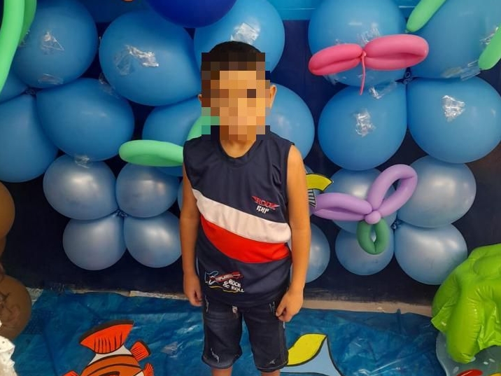 Escalofriante: Maximiliano, el niño que habría sido sacrificado en macabro ritual satánico Las personas que debían proteger al pequeño Maximiliano de las maldades del mundo, son las mismas que hoy están siendo investigadas por las autoridades por la desaparición del menor de 6 años, quien habría sido sometido a rituales satánicos por sus propios familiares.