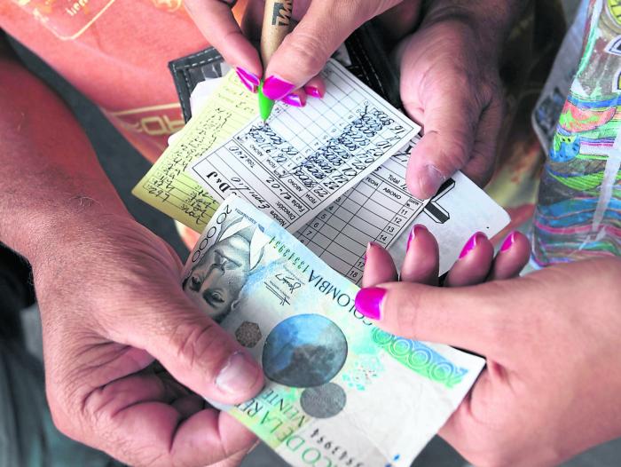 Microcrédito: el mejor aliado pa’ su negocio Los microcréditos se han convertido en una opción de financiamiento para las micro (no mayor a 10 empleados) y pequeñas (entre 11 y 50 trabajadores) empresas.