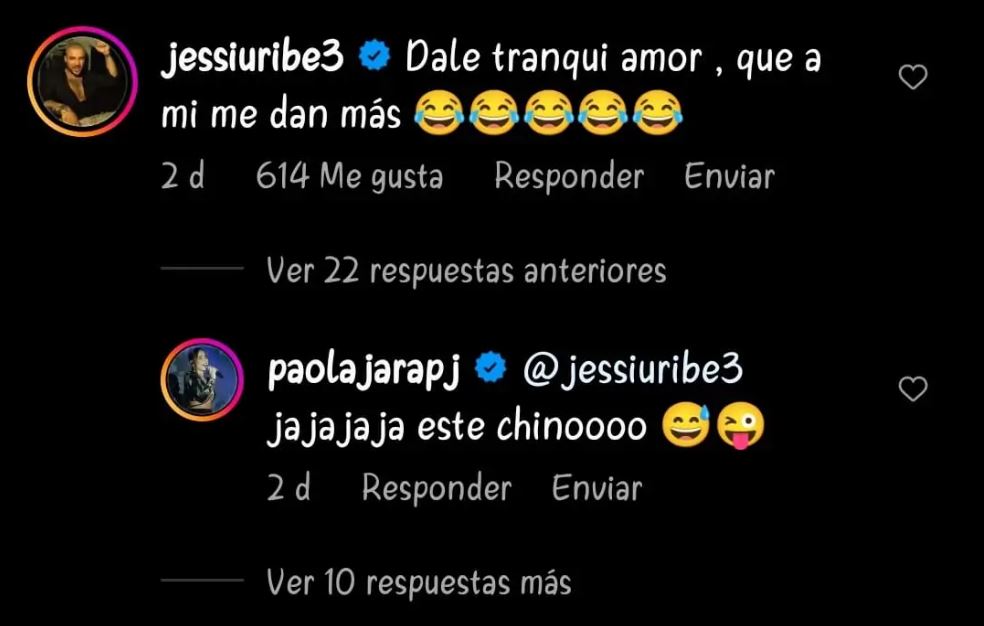 Paola Jara se dejó besar de un fanático en pleno show 1 Paola Jara se dejó besar de un fanático en pleno show A Paola Jara un fanático se le subió a la tarima en pleno show, le pidió un beso y ella aceptó, pero antes le hizo una advertencia.