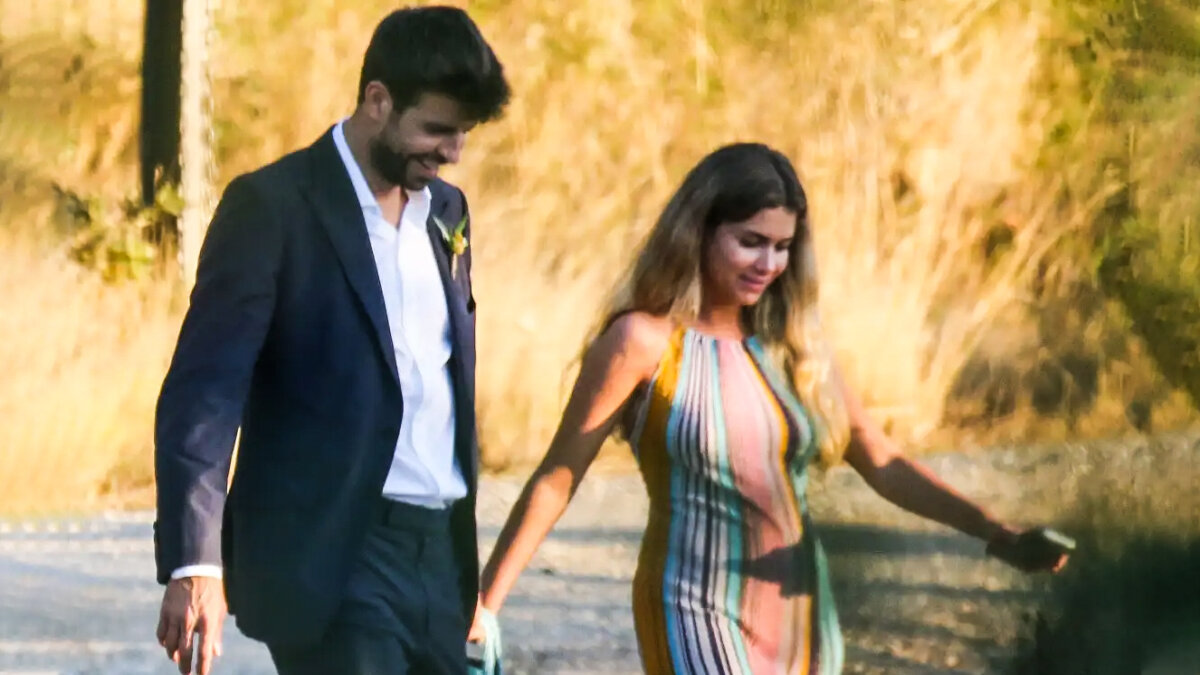 Pillaron a Piqué y a Clara Chía burlándose de 'Monotonía' Al futbolista español Gerard Piqué&nbsp;le siguen dando palo en las redes sociales, en especial luego de que se volviera viral un video donde aparece junto a su novia Clara Chía, al parecer, burlándose del último éxito musical de la cantante colombiana Shakira.
