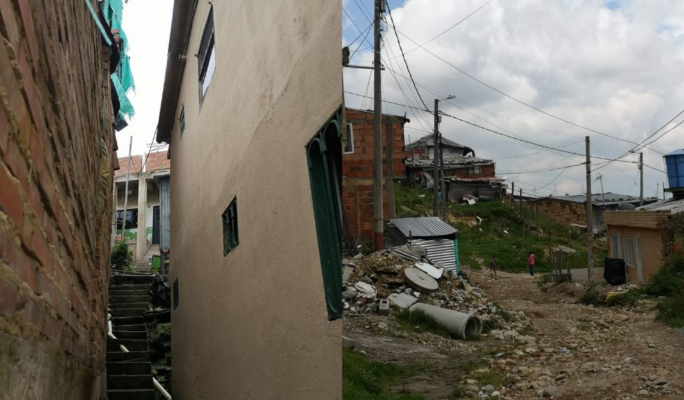 Cruel homicidio al interior de una vivienda en Chapinero Los gritos de un vecino del barrio San Luis (Chapinero), en horas de la noche del jueves, alertaron a los demás residentes que algo malo estaba pasando al interior de su vivienda. Cuando fueron a verificar, el hombre no les abría la puerta, por lo que rápidamente le dieron aviso a las autoridades para que atendieran la situación.