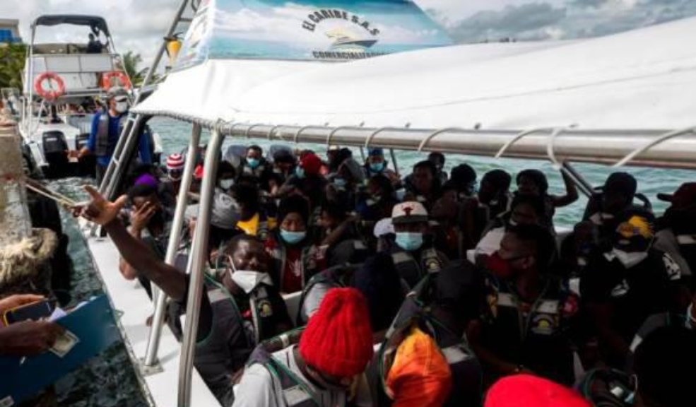 Unos 10.000 migrantes rumbo a EE.UU. están bloqueados en puerto de Colombia 1 Unos 10.000 migrantes rumbo a EE.UU. están bloqueados en puerto de Colombia Al menos 10.000 migrantes con rumbo a Estados Unidos están bloqueados en un puerto del norte de Colombia, informó este lunes un medio local.