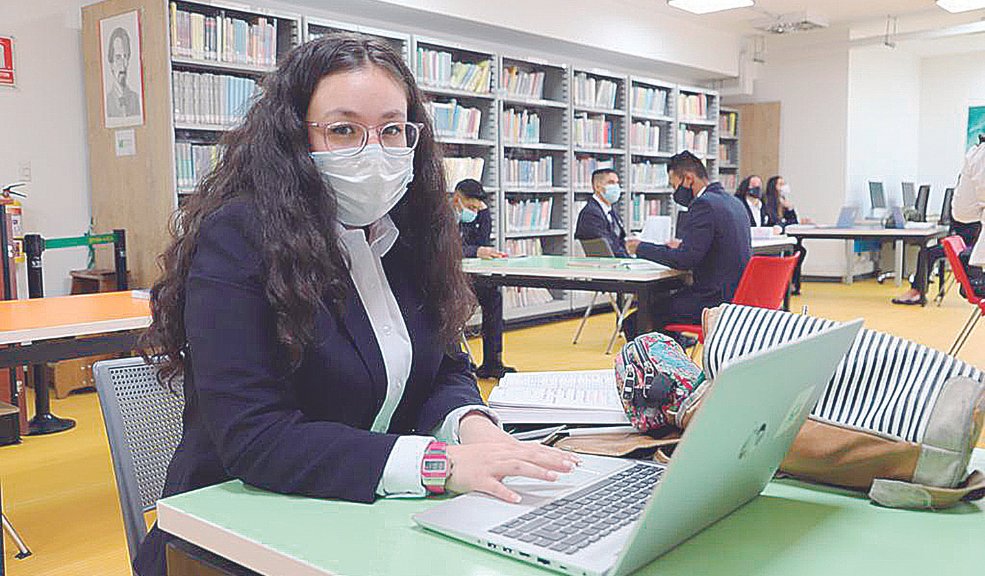 Estudie gratis con los 3.300 cupos del Sena Pensando en todos los jóvenes y adultos que quieren seguir adquiriendo más experiencia en diversas áreas, el Sena a nivel nacional ha puesto a disposición 13.300 cupos para formación en más de 20 programas (entre técnicos y tecnológicos) en todo el país, pero solo tendrá plazo de inscribirse hasta este martes 18 de octubre; y lo mejor, también podrán hacerlo personas que presenten algún tipo de discapacidad y migrantes venezolanos. Échele ojo.