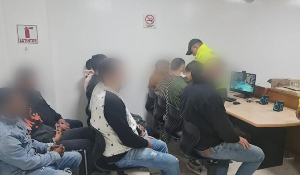 Capturan a 19 miembros del ‘Tren de Aragua’ 1 Capturan a 19 miembros del ‘Tren de Aragua’ En la mañana de este viernes 14 de octubre, se anunció el contundente golpe que le hizo la Policía Metropolitana de Bogotá a la banda que tenía en jaque la seguridad de Bogotá: 'Tren de Aragua'.