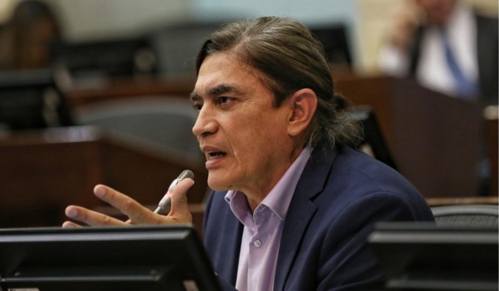 Gustavo Bolívar renunciará al Congreso, ¿por qué? Uno de los principales alfiles del presidente Gustavo Petro en el Congreso de la República, el senador Gustavo Bolívar, aseguró que próximamente estará anunciando su renuncia al cargo de legislador para volver a su actividad profesional de siempre.