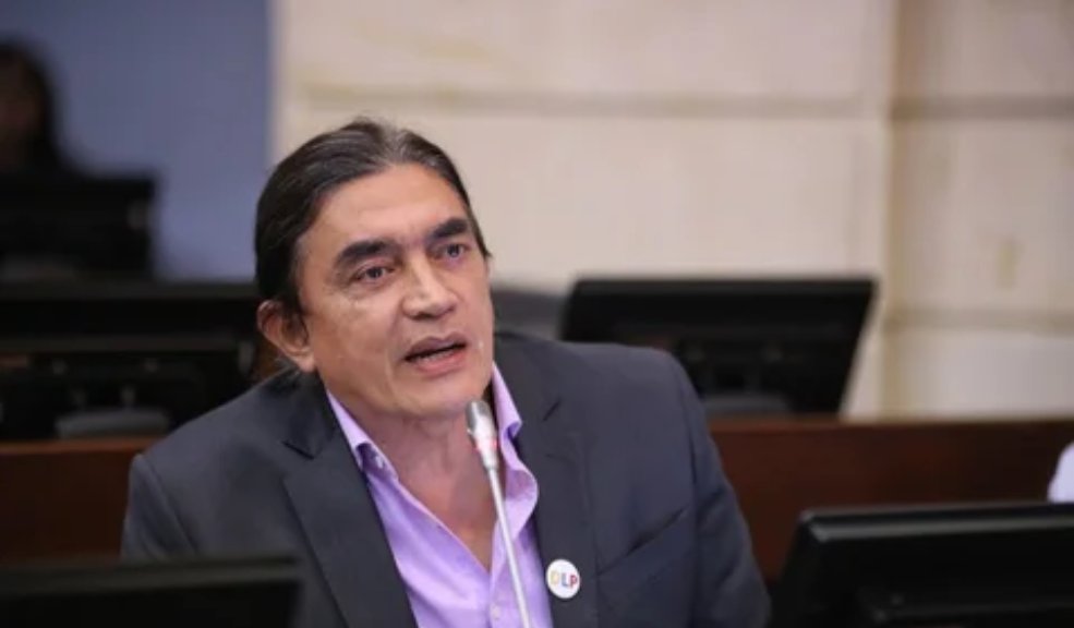 Gustavo Bolívar renunciará al Congreso, ¿por qué? Uno de los principales alfiles del presidente Gustavo Petro en el Congreso de la República, el senador Gustavo Bolívar, aseguró que próximamente estará anunciando su renuncia al cargo de legislador para volver a su actividad profesional de siempre.