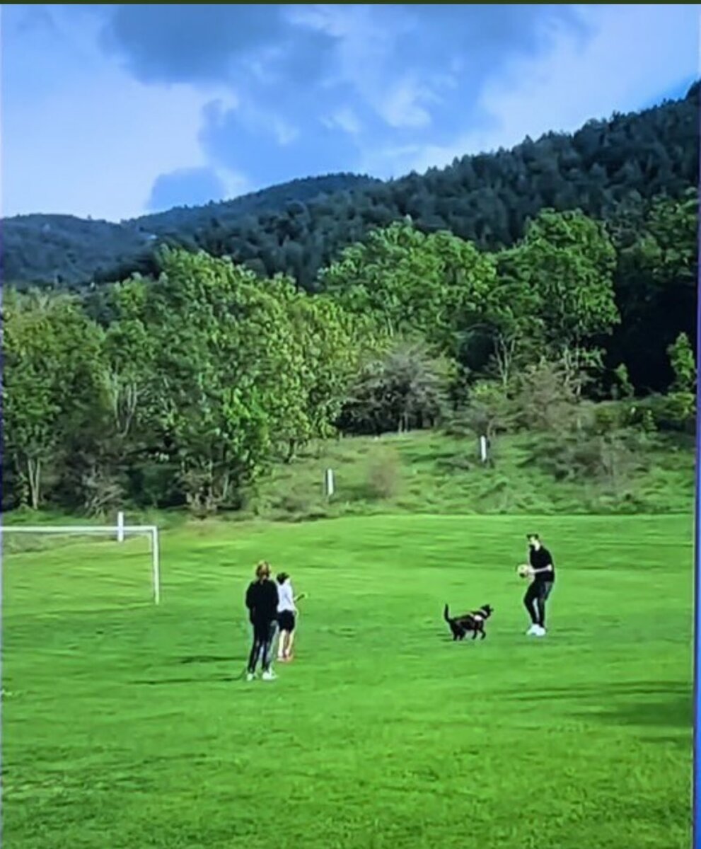 Primeras fotos de los hijos de Shakira con novia de Piqué El divorcio de Shakira y Piqué sigue siendo el tema del momento en medios de comunicación a nivel nacional e internacional. A esto se suma el romance del futbolista con Clara Chía, de 23 años.