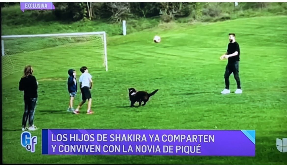 Primeras fotos de los hijos de Shakira con novia de Piqué El divorcio de Shakira y Piqué sigue siendo el tema del momento en medios de comunicación a nivel nacional e internacional. A esto se suma el romance del futbolista con Clara Chía, de 23 años.