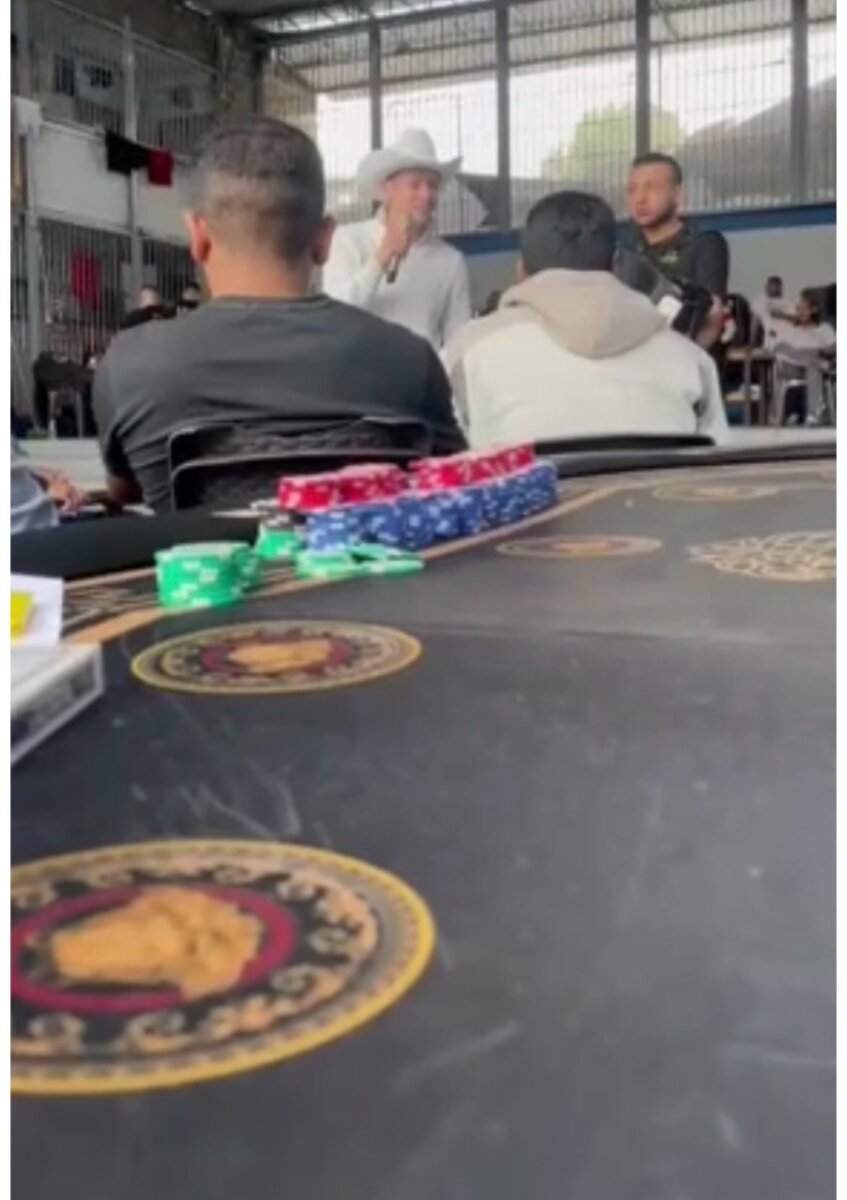 Procuraduría abre investigación por responsables de la rumba en La Picota Luego de los hallazgos encontrados sobre la fiesta realizada en el patio de extraditables de la cárcel La Picota en Bogotá, el pasado 29 de septiembre, la Procuraduría General abrió indagación preliminar para establecer responsabilidades sobre el ingreso de elementos prohibidos.