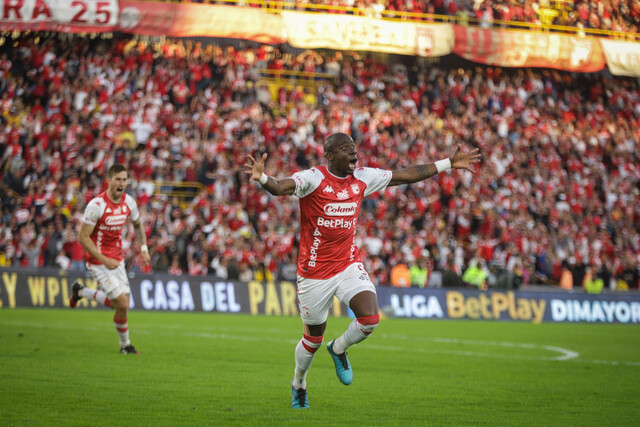 Santa Fe hizo moñona: ganó, clasificó y terminó líder de la Liga Independiente Santa Fe regresará a las finales de la Liga, después de un año de ausencia. Este domingo, en el estadio El Campín, el cuadro 'Cardenal' selló su paso al imponerse 2-1 sobre Once Caldas.
