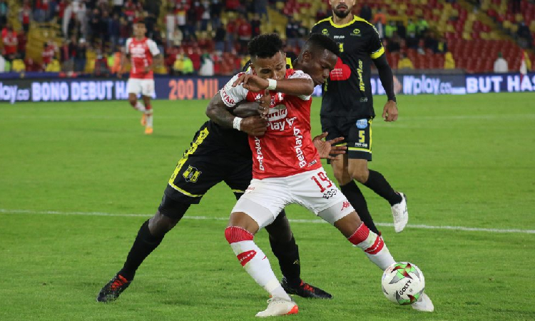 Alianza se bailó a Santa Fe: le clavó cuatro goles 1 Alianza se bailó a Santa Fe: le clavó cuatro goles La hinchada de Santa Fe, no dejan pasar ni una, pues señalaron que fue un mal partido, "desconcentrados totalmente". Sin embargo, cabe resaltar el increíble trabajo de Alianza Petrolera.