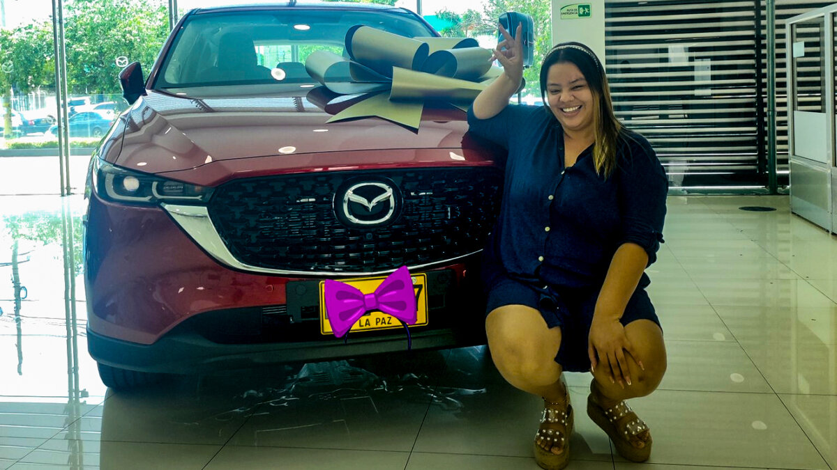 Se compró el carro de sus sueños vendiendo 'raspao' A sus 27 años, Lorena Campo cumplió su anhelo más grande: comprarse el carro de sus sueños. Esta joven colombiana, quien trabaja vendiendo 'raspao', consiguió ahorrar para adquirir tremenda nave y lo celebró subiendo una foto a sus redes sociales con un emotivo mensaje.