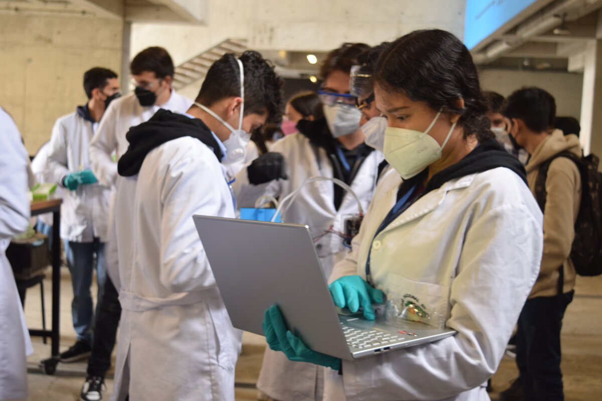 Se ganaron un concurso en Lima y buscan apoyo 1 Se ganaron un concurso en Lima y buscan apoyo Un grupo de 10 estudiantes de la Universidad Nacional de Colombia (Unal), y que viven en las localidades de Suba, Kennedy y Teusaquillo, dejó en alto el nombre del país, luego de ganar el concurso Chem-E-Car en Lima (Perú), una competencia universitaria anual que está enfocada hacia ingenieros químicos, eléctricos y mecánicos.