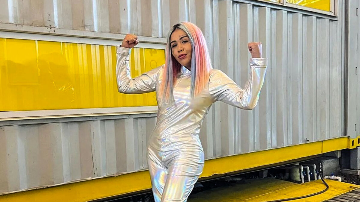 "Se los dije": Yina Calderón habló sobre el ex de Lina Tejeiro Otra vez Yina Calderón apareció dando lora, situación que sucede casi a diario. La influencer se refirió en sus historias de Instagram sobre la ruptura amorosa de la actriz Lina Tejeiro y el cantante Juan Duque que terminaron su efímera relación.