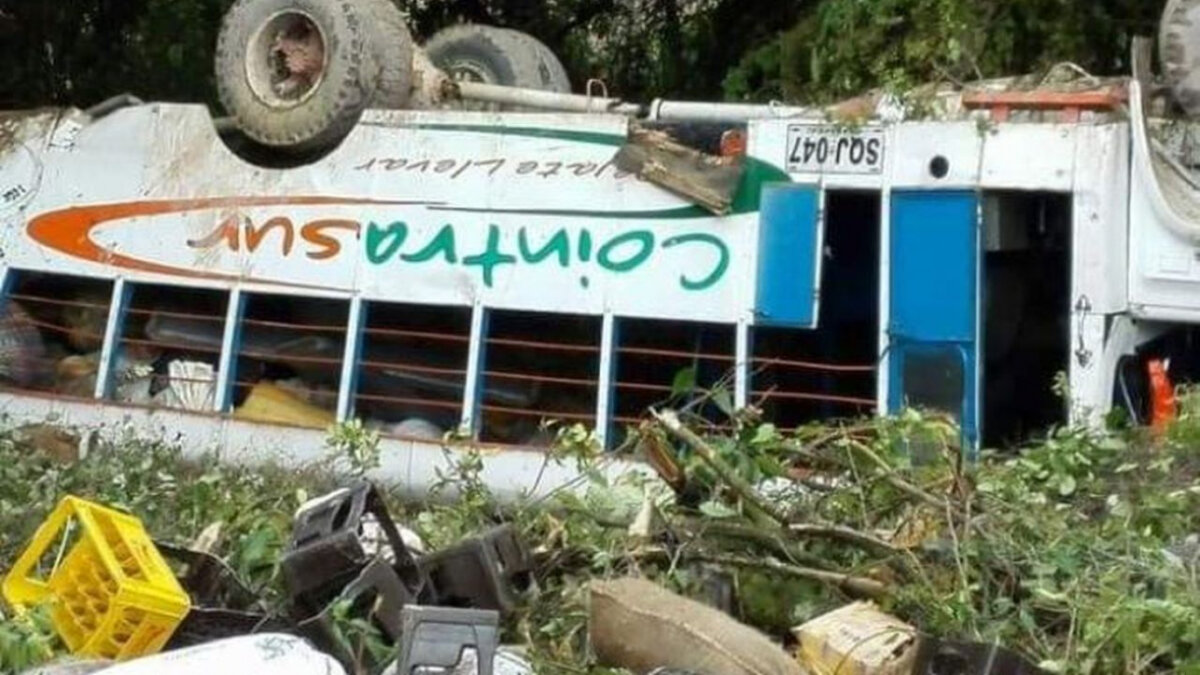 Trágico accidente en el Tolima: cuatro muertos y 14 heridos En la tarde de este viernes se registró un grave accidente en las vías de Chaparral (Tolima). El saldo preliminar es de cuatro fallecidos y de 14 lesionados.