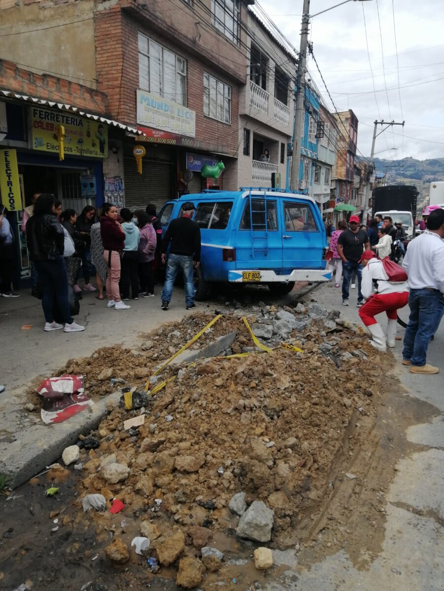 Vehículo sin frenos provocó fatal accidente en Usme 1 Vehículo sin frenos provocó fatal accidente en Usme A esta hora se registró un grave accidente en el sector de Yomasa, localidad de Usme, en el que una camioneta de servicio particular, sin frenos dio a parar en la fachada de una casa.