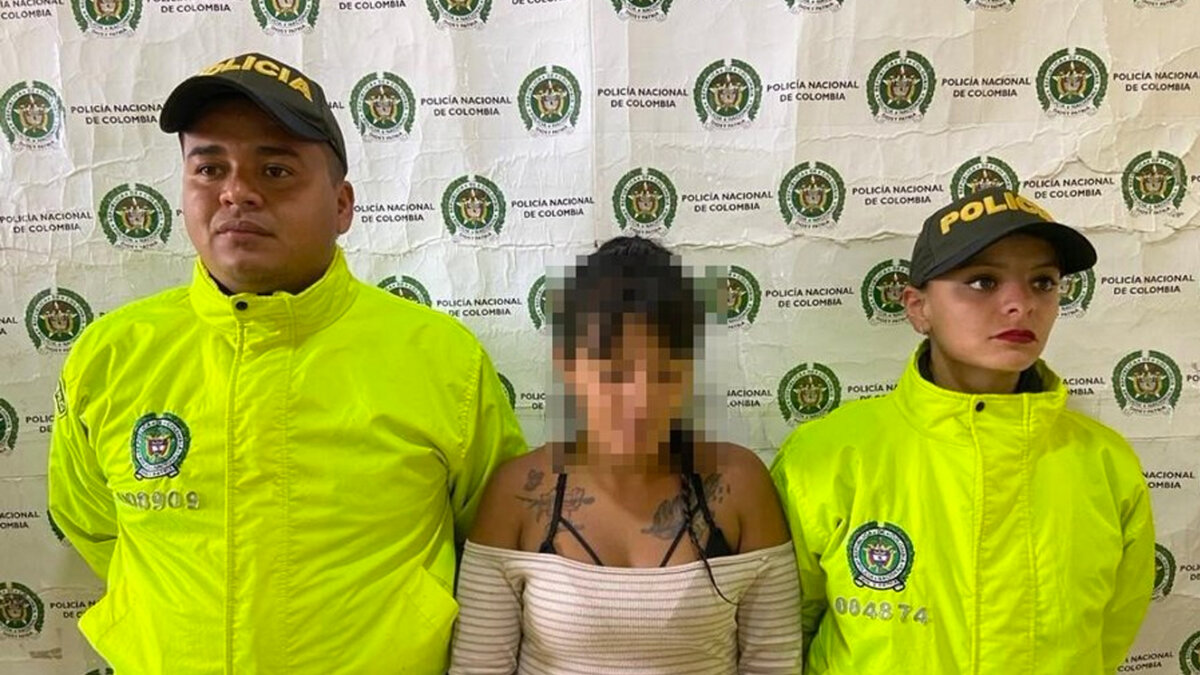Envían a la cárcel a alias 'Leidy', quien envolvía cuerpos en Bogotá Un Juez de la República envió a la cárcel a Leidy Jhoana Bustos Urrego presunta integrante de la estructura delincuencial ‘Satanás’ en Bogotá, que tendría relación con la aparición de cuerpos embolsados en la ciudad.