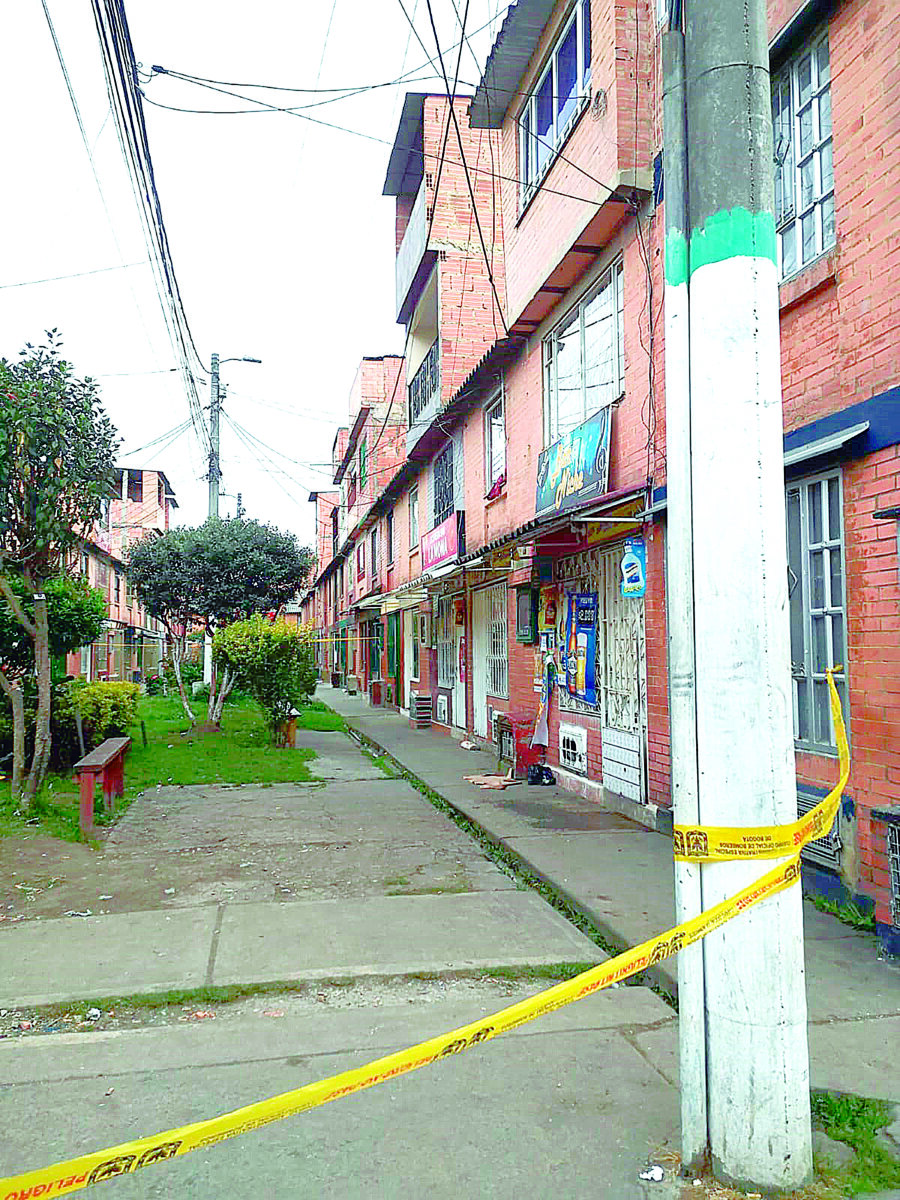 Doble homicidio en Bosa En una tienda del barrio San Diego, ubicada en un concurrido sector residencial en la localidad de Bosa, varias personas se encontraban departiendo la noche de este viernes.