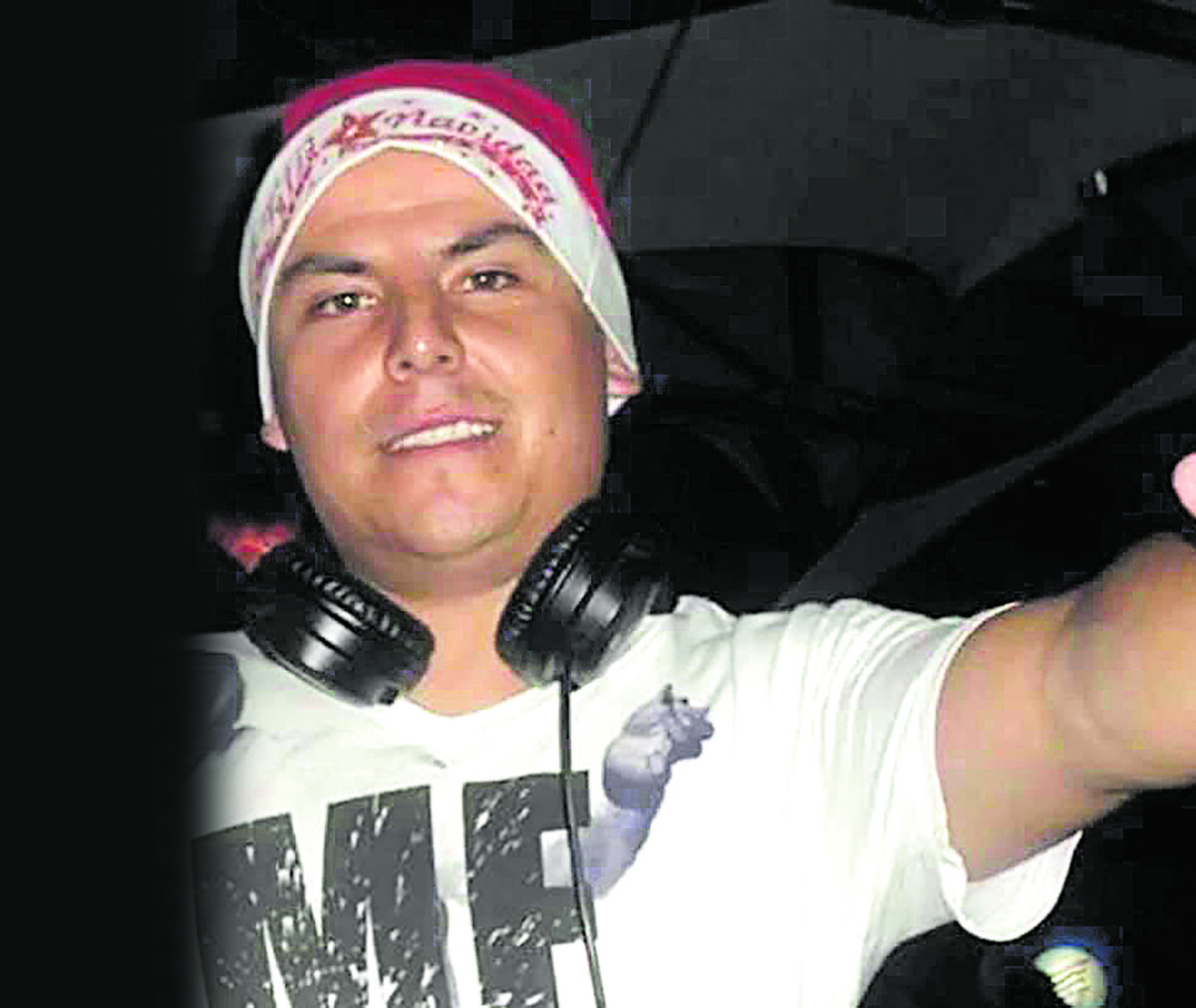 Balearon a Alberto frente a su local en Engativá 2 Balearon a Alberto frente a su local en Engativá Como Alberto Tello Ariza fue identificada la víctima del ataque sicarial que se presentó pasadas las 2 de la madrugada de ayer.