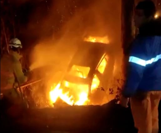Trágico accidente: mujer falleció incinerada en la vía Tunja- Bogotá 1 Trágico accidente: mujer falleció incinerada en la vía Tunja- Bogotá En la madrugada de este martes se presentó un fatal accidente de tránsito, donde una mujer perdió la vida.