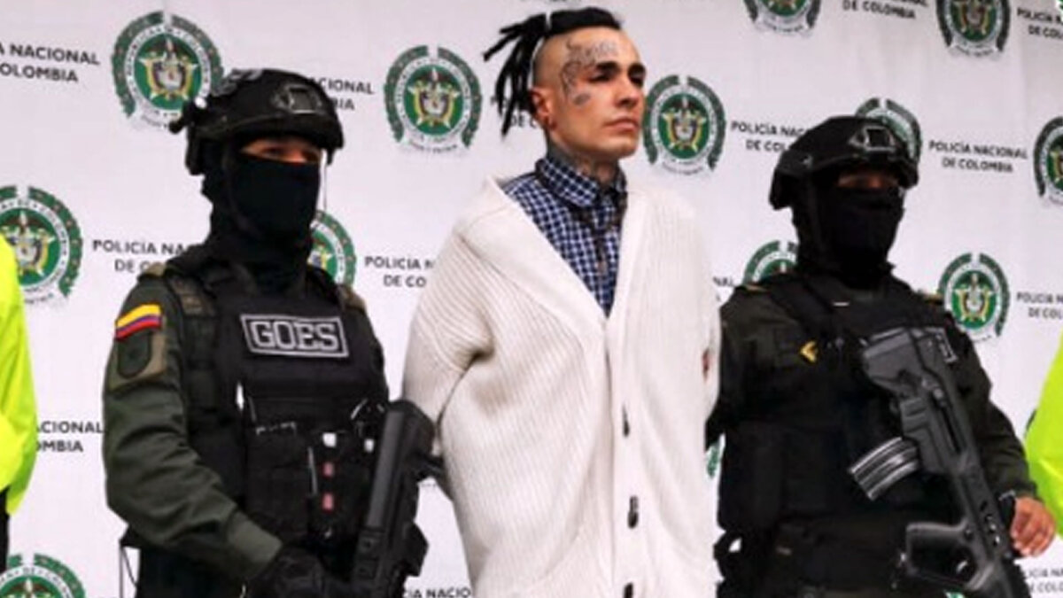 Liberación a integrantes de la Primera Línea, ¿qué pasará con alias '19'? El presidente Gustavo Petro anunció el pasado domingo 4 de diciembre que los jóvenes detenidos en medio de las protestas serán declarados, "gestores de paz antes de Nochebuena". Algo que generó todo tipo de reacciones, pues muchos están judicializados por delitos graves.