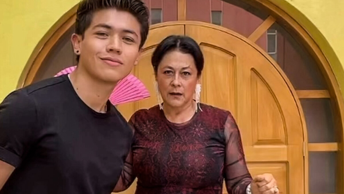 ¿Reconocida actriz anda de amores con un pollo? La actriz Alina Lozano, recordada por su papel de doña Nidia en la telenovela 'Pedro el escamoso', es una de las personalidades de la pantalla chica más queridas por los colombianos, no solo por su talento, sino también por su humor y el contenido que comparte en sus redes sociales.