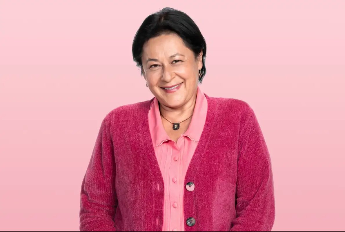 ¿Reconocida actriz anda de amores con un pollo? La actriz Alina Lozano, recordada por su papel de doña Nidia en la telenovela 'Pedro el escamoso', es una de las personalidades de la pantalla chica más queridas por los colombianos, no solo por su talento, sino también por su humor y el contenido que comparte en sus redes sociales.