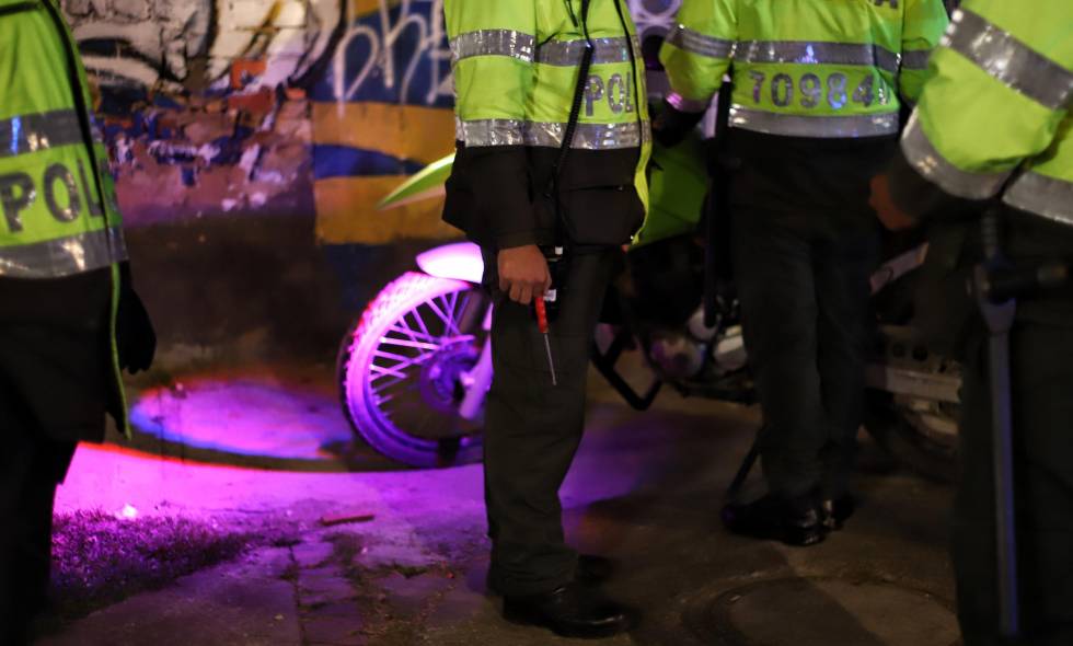 ÚLTIMA HORA: Terrible asesinato de policía en El Restrepo El patrullero Einer Beltrán Arrieta, adscrito al la Estación de Policía Suba E11, se encontraba trasladando a un detenido a una cita médica, cuando fue asesinado en el barrio El Restrepo, en la localidad de Antonio Nariño, la tarde de este jueves.