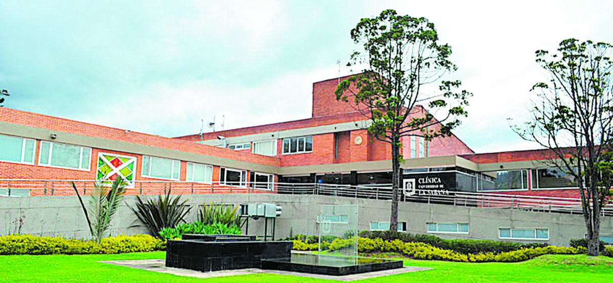 Desgarradora muerte de bebé de 4 meses en Chía 1 Desgarradora muerte de bebé de 4 meses en Chía Desde la Clínica de La Sabana salió una triste noticia sobre la tarde del viernes. Un pequeñín de tan solo 4 meses llegó sin vida a las instalaciones del centro médico. Su cuidadora lo había llevado en su vehículo desde Chía, donde habitaba el bebé con su familia.