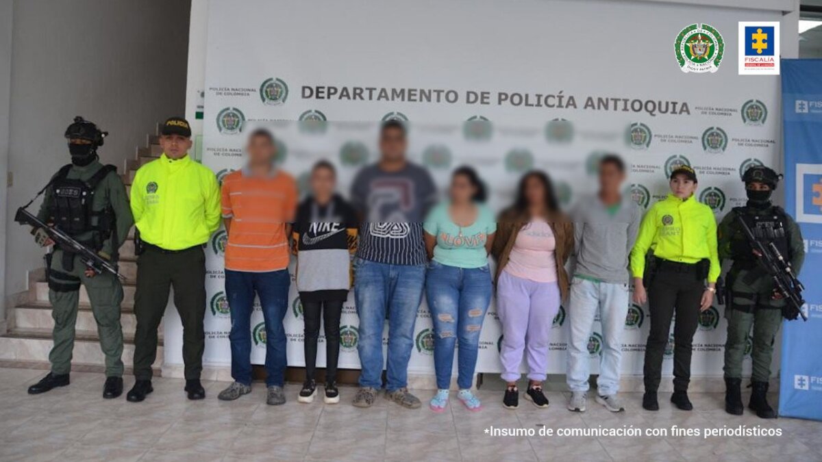 Cárcel para implicados en desaparición del niño Maximiliano en Antioquia 2 Cárcel para implicados en desaparición del niño Maximiliano en Antioquia Un juez de control de garantías envió a la cárcel a los seis presuntos integrantes del grupo autodenominado como ‘Los Carneros’, quienes estarían involucrados en la desaparición del niño de seis años Maximiliano Caro Tabares en Remedios, Antioquia.
