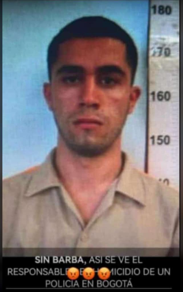 El perfil criminal del pillo por el que mataron al policía Einer 1 El perfil criminal del pillo por el que mataron al policía Einer Detrás del estremecedor caso del patrullero Einer Beltrán, asesinado por unos bandidos dentro de un consultorio médico la tarde de este jueves en El Restrepo, se encuentra un peligroso delincuente identificado como Carlos Alberto Torres, a quienes sus compinches rescataron a punta de bala.